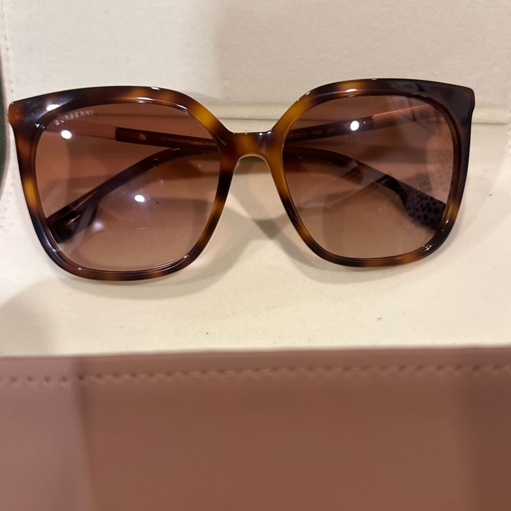 Classic Burberry Tortoise Shell Sunglasses